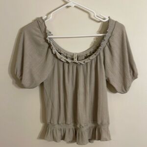 3/$15. 7daywknd small light green blouse